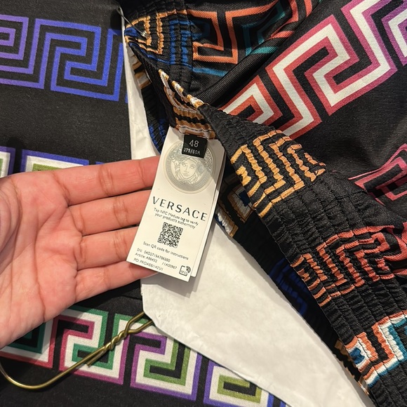 Versace silk shorts and silk shirt WORN ONCE - Picture 4 of 9